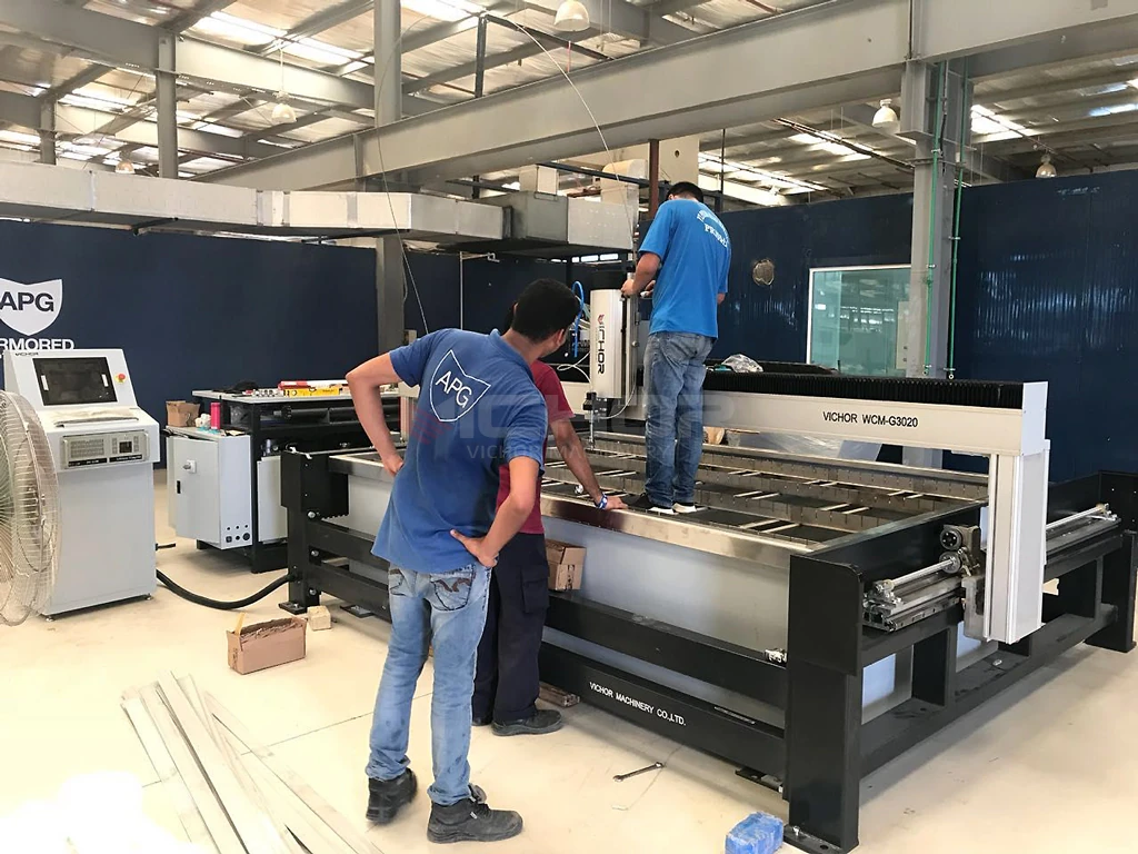 Installation work on the VICHOR machine at APG