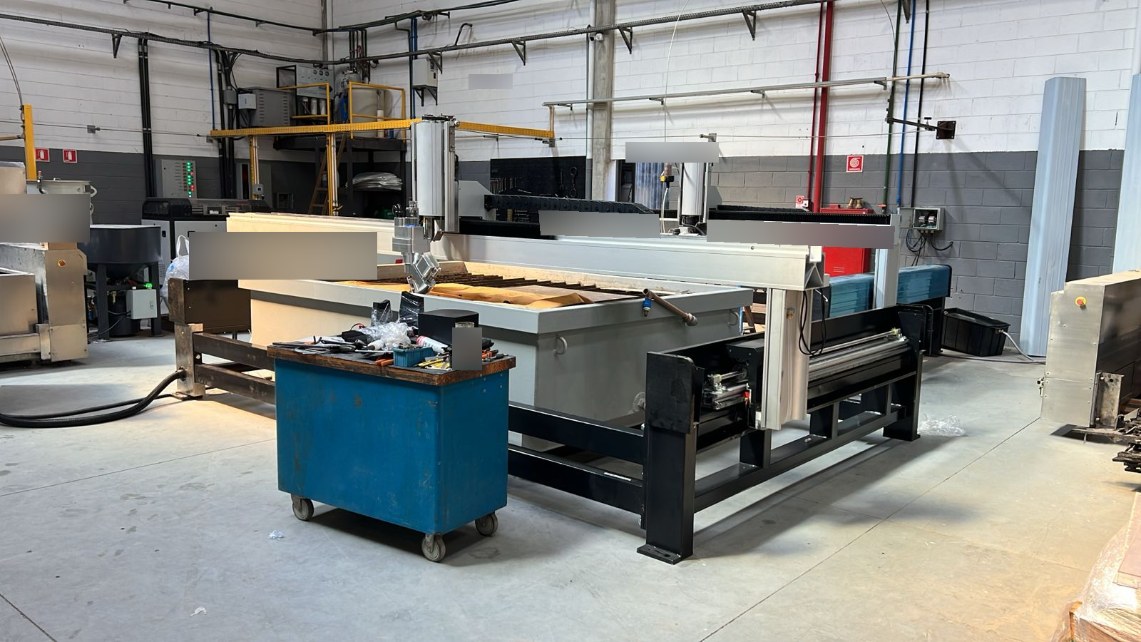 VICHOR cutting table in the customer's workshop in Brazil